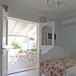Hotel The White 2*