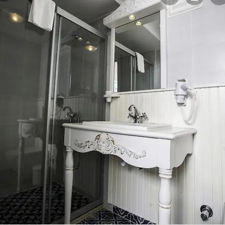 The White Hotell 2*