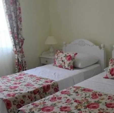 The White ألاتشاتي