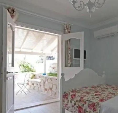 Hotel The White 2*