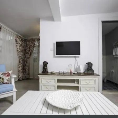 The White فندق ألاتشاتي