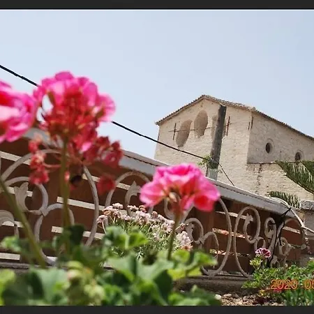 The White فندق ألاتشاتي